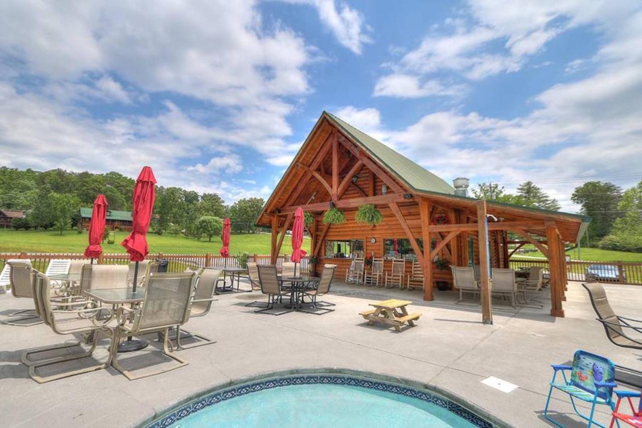 Misty Mountain Retreat * Sevierville